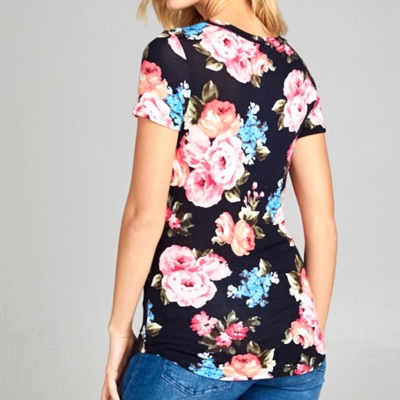 🌟SALE🌟Floral Top - Picture 3 of 7